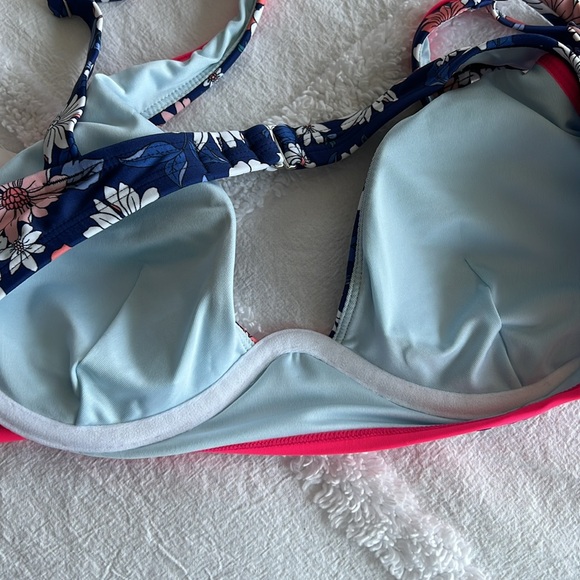 NWT TWO Cupshe bikini tops size large - Picture 5 of 5